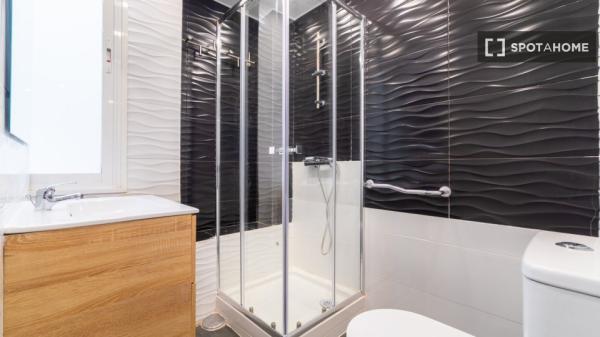 Habitación en piso compartido en alquiler en Embajadores, Madrid