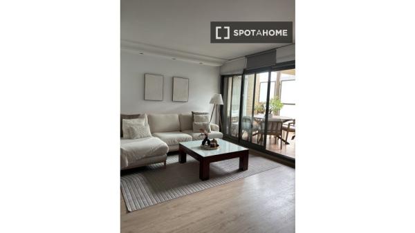 Se alquila habitación en Penya-Roja, Valencia.