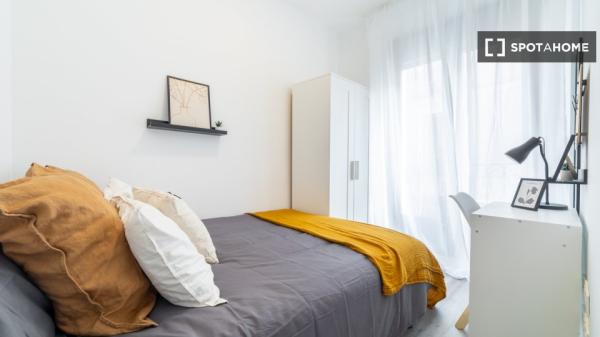 Habitación en piso compartido en alquiler en Embajadores, Madrid