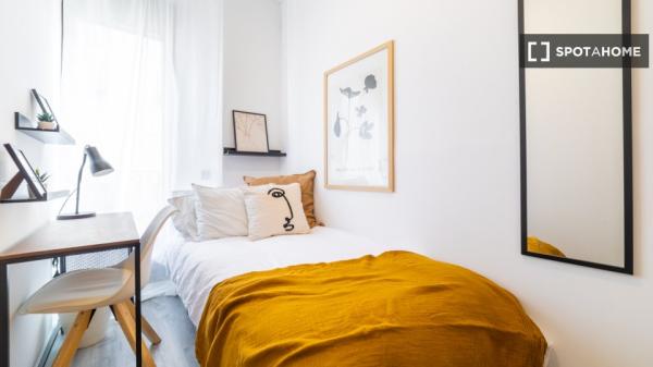 Habitación en piso compartido en alquiler en Embajadores, Madrid