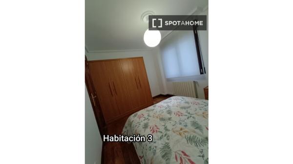 Room in shared 3-bedroom flat for rent in Zorrotza, Bilbao