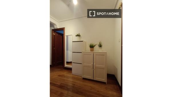 Room in shared 3-bedroom flat for rent in Zorrotza, Bilbao