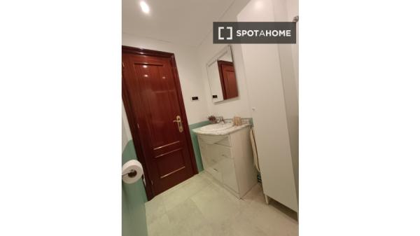 Room in shared 3-bedroom flat for rent in Zorrotza, Bilbao