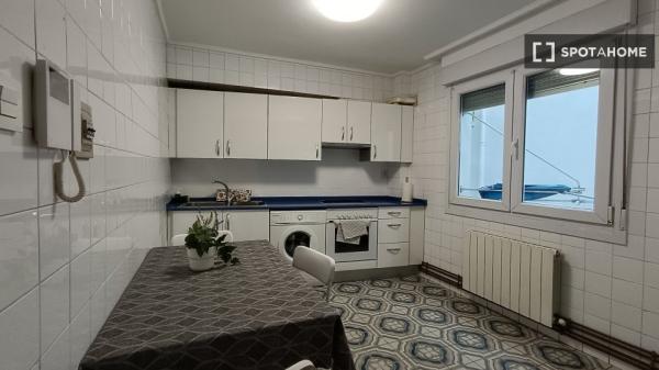 Room in shared 3-bedroom flat for rent in Zorrotza, Bilbao