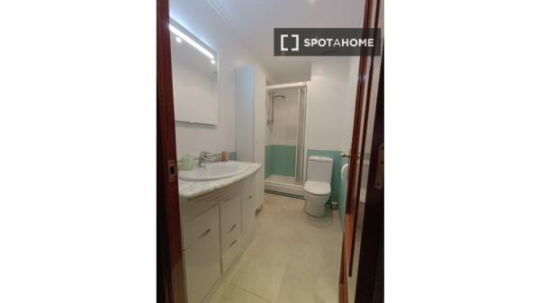Room in shared 3-bedroom flat for rent in Zorrotza, Bilbao