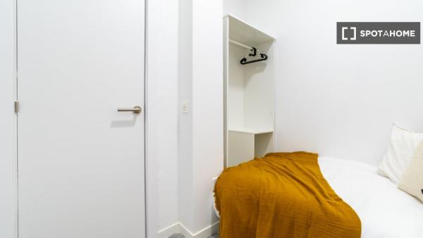 Room in shared apartment for rent in Embajadores, Madrid
