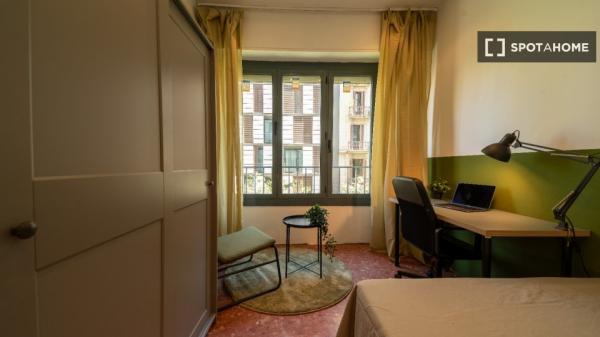 Se alquila habitación en piso compartido en la Dreta de l'Eixample