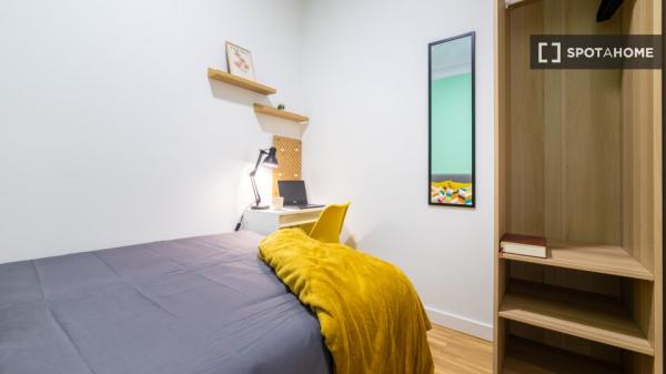 Habitación en piso compartido en alquiler en Castillejos, Madrid