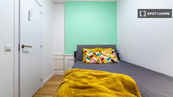 Habitación en piso compartido en alquiler en Castillejos, Madrid