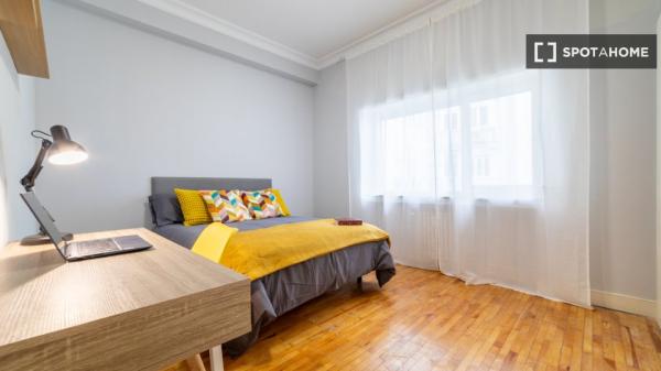 Chambre en colocation à louer à Castillejos, Madrid
