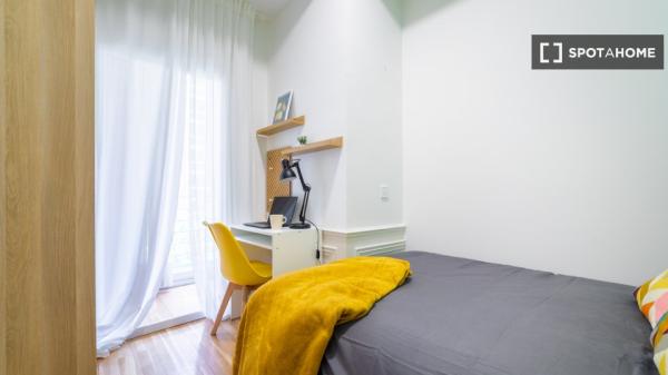 Habitación en piso compartido en alquiler en Castillejos, Madrid