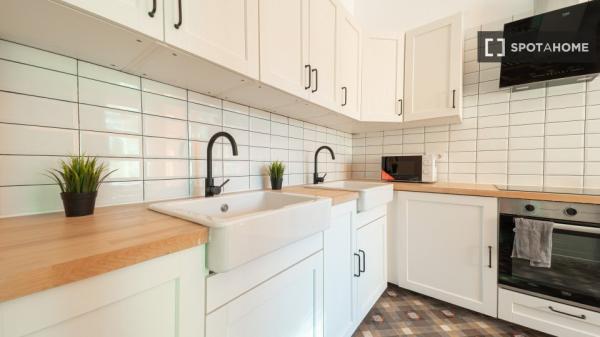 Se alquila habitación en piso compartido en la Dreta de l'Eixample