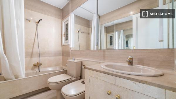 Chambre en colocation à louer à Castillejos, Madrid