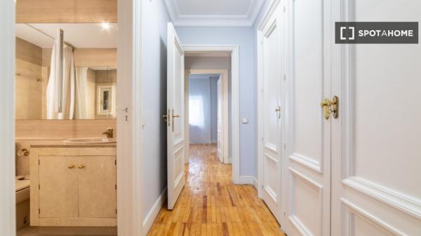 Chambre en colocation à louer à Castillejos, Madrid