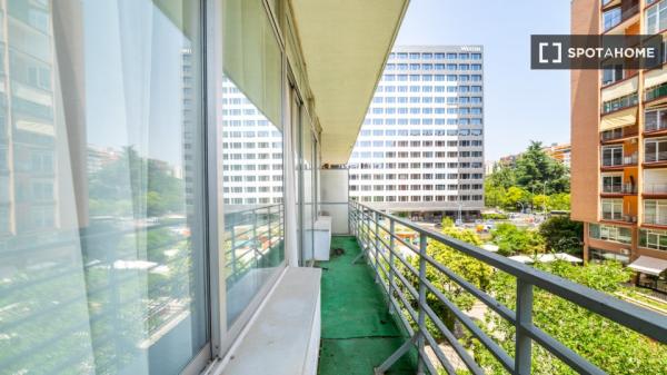 Habitación en piso compartido en alquiler en Castillejos, Madrid