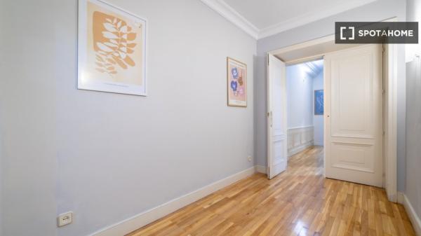 Chambre en colocation à louer à Castillejos, Madrid
