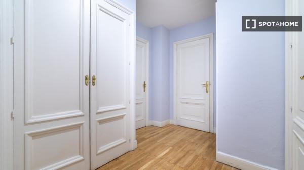 Chambre en colocation à louer à Castillejos, Madrid