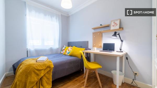Chambre en colocation à louer à Castillejos, Madrid