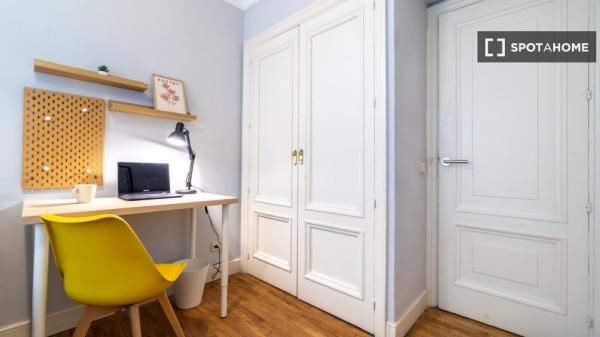 Chambre en colocation à louer à Castillejos, Madrid