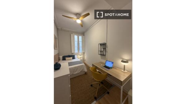 Chambre dans un appartement partagé de 7 chambres à louer à Sant Antoni
