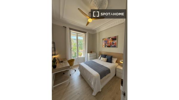 Chambre dans un appartement partagé de 7 chambres à louer à Sant Antoni