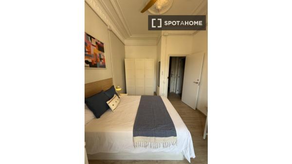 Chambre dans un appartement partagé de 7 chambres à louer à Sant Antoni