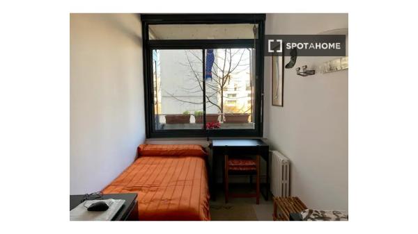 Room in shared flat for rent in el Poblenou, Barcelona