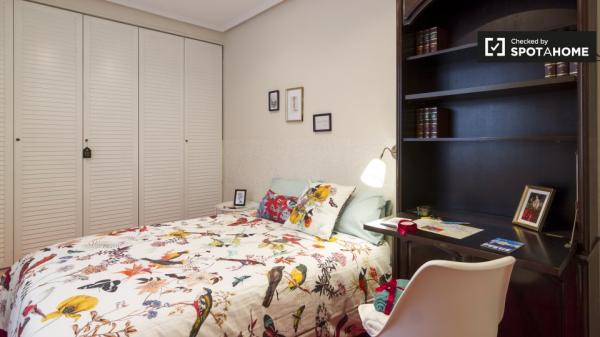 Gemütliches Zimmer in 7-Zimmer-Haus in Abando, Bilbao