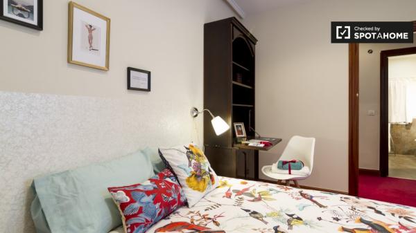 Gemütliches Zimmer in 7-Zimmer-Haus in Abando, Bilbao