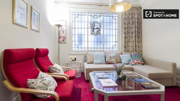 Gemütliches Zimmer in 7-Zimmer-Haus in Abando, Bilbao