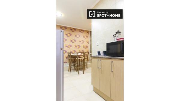 Gemütliches Zimmer in 7-Zimmer-Haus in Abando, Bilbao