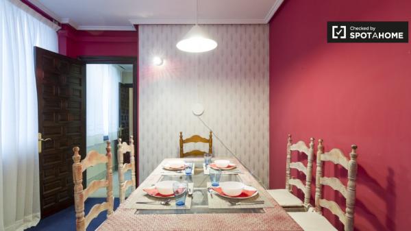 Gemütliches Zimmer in 7-Zimmer-Haus in Abando, Bilbao