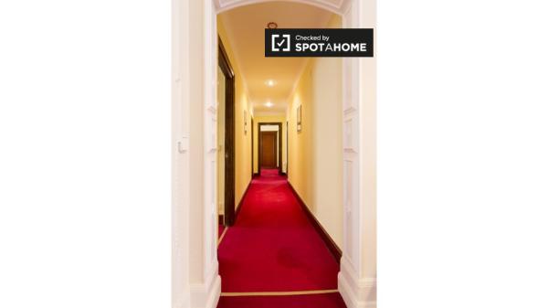 Gemütliches Zimmer in 7-Zimmer-Haus in Abando, Bilbao