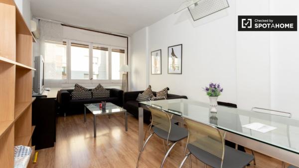 Pokój do wynajęcia w apartamencie z 4 sypialniami w Gràcia, Barcelona