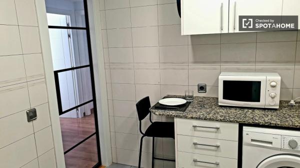 Pokój do wynajęcia w apartamencie z 4 sypialniami w Gràcia, Barcelona