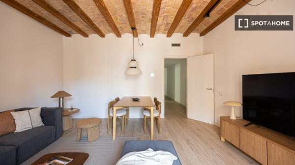 Apartamento de 2 dormitorios en alquiler en El Raval, Barcelona