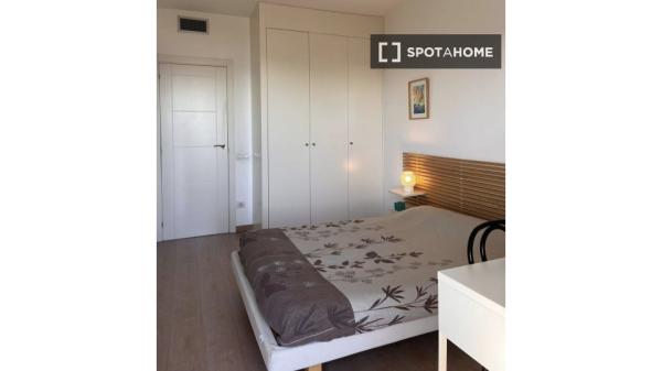 Habitación en piso compartido en Sant Adrià de Besòs.