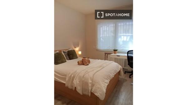 Pokój we wspólnym mieszkaniu w Madrycie