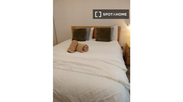 Pokój we wspólnym mieszkaniu w Madrycie