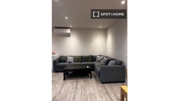 Pokój we wspólnym mieszkaniu w Madrycie