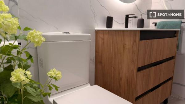 Zimmer in einer 5-Zimmer-Wohnung in Universidad, Madrid zu vermieten