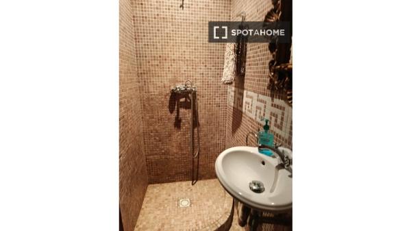 Zimmer in einer Wohngemeinschaft in La Raiosa, Valencia zu vermieten