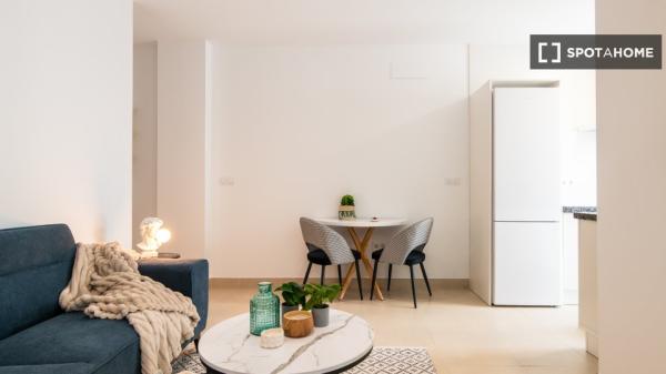 Piso de 2 dormitorios en alquiler en El Cerro, Sevilla