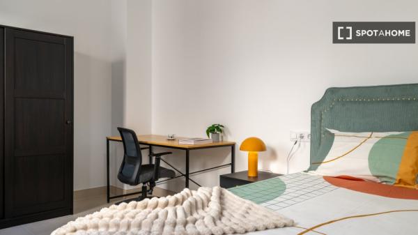 Piso de 2 dormitorios en alquiler en El Cerro, Sevilla