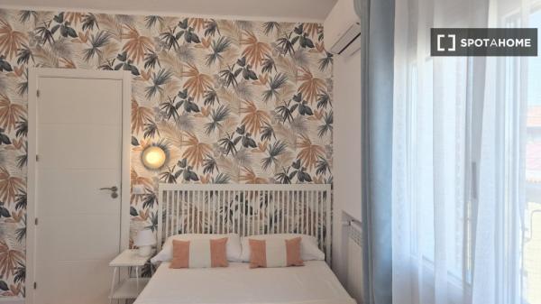 Zimmer in einer Wohngemeinschaft in San Isidro, Madrid, zu vermieten.