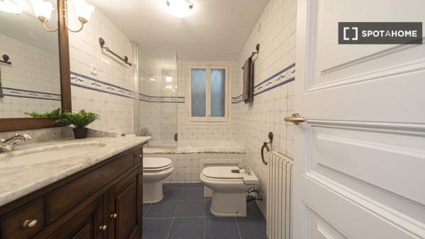 Pokój we wspólnym mieszkaniu w Barcelonie