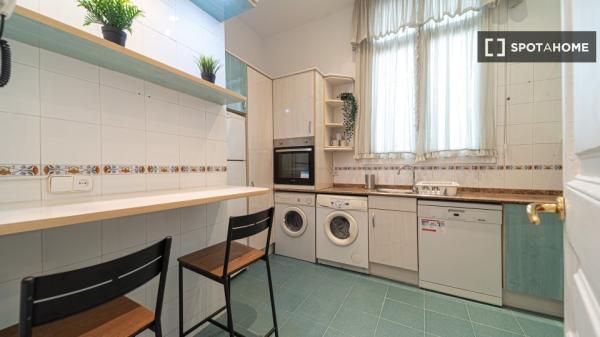 Pokój we wspólnym mieszkaniu w Barcelonie