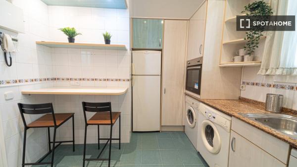 Pokój we wspólnym mieszkaniu w Barcelonie