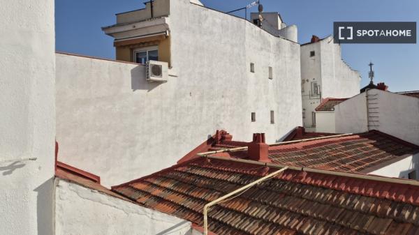 Zimmer in einer Wohngemeinschaft in San Isidro, Madrid, zu vermieten.