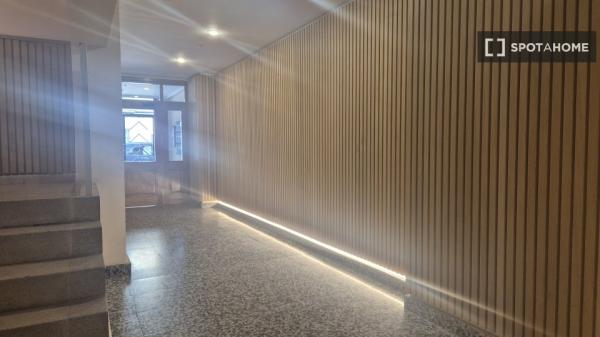 Zimmer in einer Wohngemeinschaft in San Isidro, Madrid, zu vermieten.